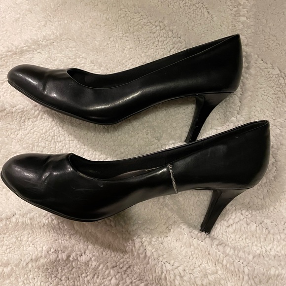 š„3/$15 Black Comfort Plus Heels !